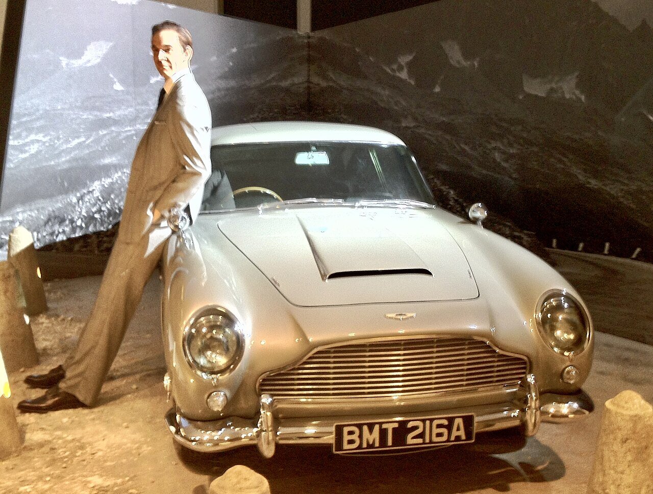 Aston Martin DB5 Джеймса Бонда